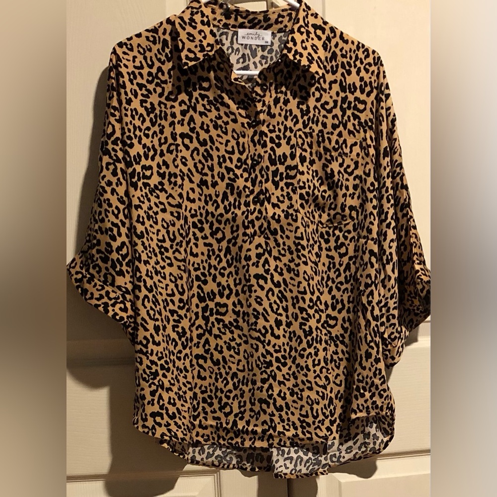 Women’s Oversized Silky 1/2 Front Buttoning Tunic Top Size SM But Fits Bigger